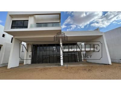 فيلا مستقلة للبيع في Hyde Park Peaks Ville | مباشرة على حديقة 141 فدان | 590 متر | أرض 770 متر