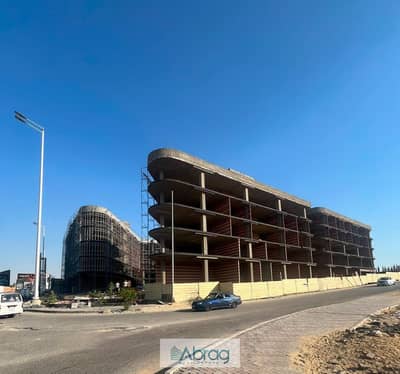 عياده طبيه على المحور متشطبه بالكامل استلام فورى مقدم 10 % هاى 36 شهر
