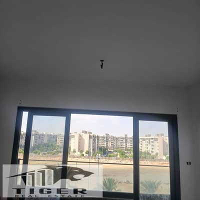 For rent in my city, an apartment of 100m in b15, not damaged at all, just a catch.