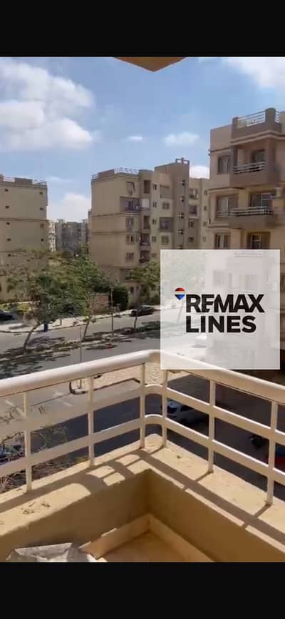 فرصة نادرة في  89م  في B6على شارع رئيسي وخطوات للخدمات