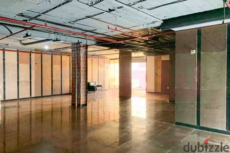 Showroom for rent, 300 sq m, directly on North 90th Street