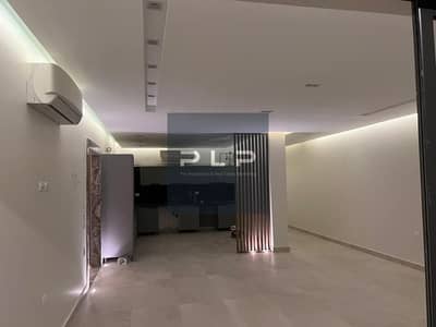 شقة جاهزة للاستلام نصف مفروشة بمطبخ أمريكي وتكييفات للإيجار في ليك فيو ريزيدنس Lake View Residence