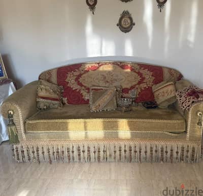 طقم كنبة اوبيسون وكرسيين كلاسيك  بحالة جيدة جدا