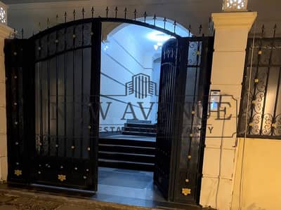 شقة أرضي مرتفع للبيع في Elamn Elaam Compound - El Yasmeen - New Cairo | تشطيب سوبر لوكس | استلام فوري