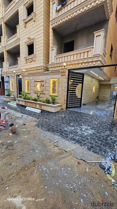  فرصة نادرة للبيع في حدائق الأهرام – أرضي بحديقة مدخل خاص 