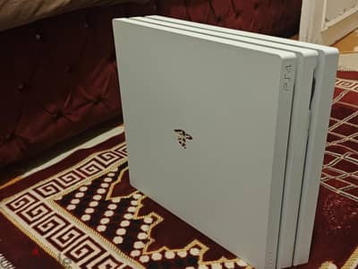 playstation 4 pro بحاله ممتازه