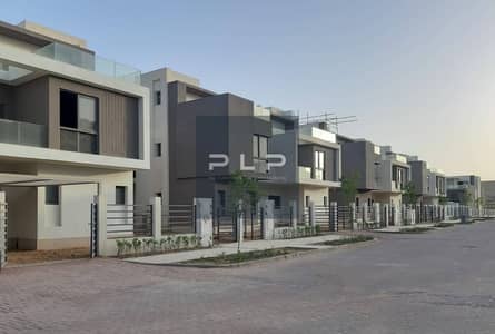 توين هاوس جاهز للاستلام بموقع مميز للبيع في فيفث سكوير المراسم Fifth Square Al Marasem