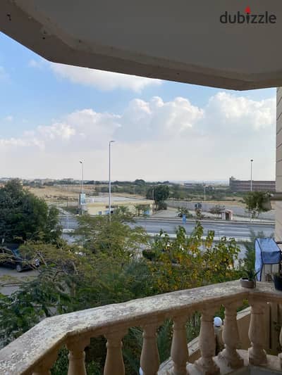 شقه 250 متر متشطبه بالمطبخ والدريسنج استلام فوري للبيع في مكان مميز جدا ف العبور