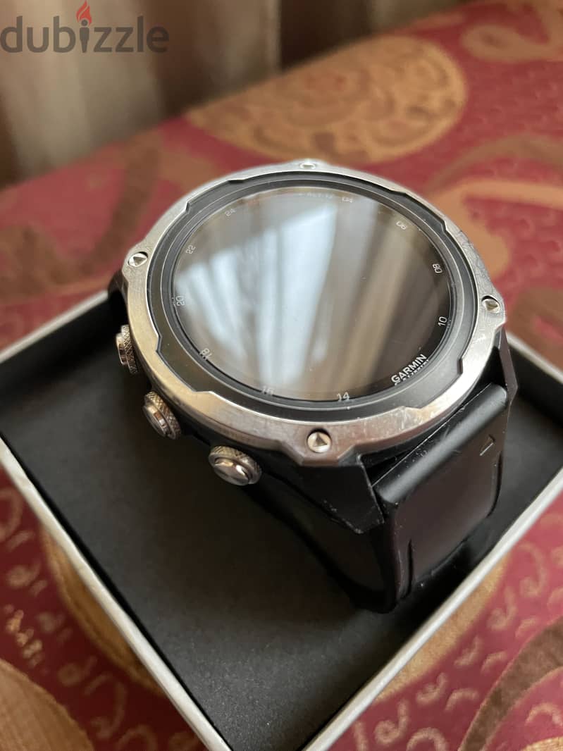 Garmin Descent Mk2 ( diving computer) 1