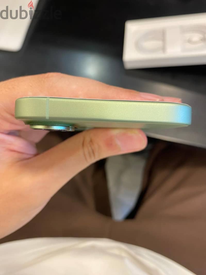 Apple - iPhone 17 4