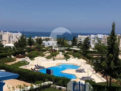 اطلاله مميزه على البحر شاليه 3 غرف نوم للبيع  متشطب بالكامل افضل تقسيمه بمقدم 5% فقط واطول فتره سداد فى راس الحكمه فى الساحل الشمالى