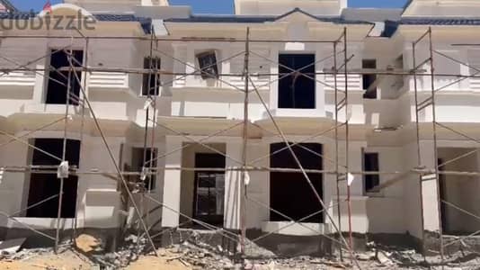 فرصه لامتلاك تاوت هاوس ميدل بموقع متميز استلام فوري