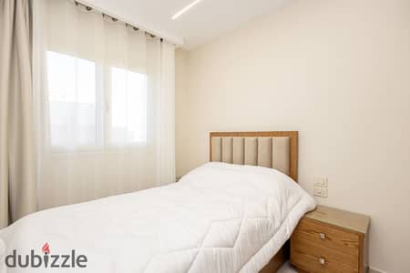 مفروش مكيف ١٨٠م اول سكن كامب شيزار على بورسعيد ببرج اول سكن