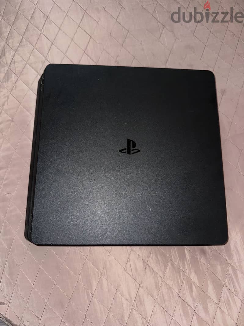 Playstaion 4 slim 1