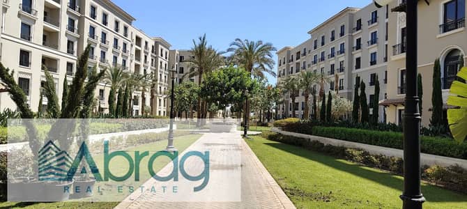 للبيع شقة 154 م  متشطبه بتكييفات تكملة اقساط  كومباوند Village west الشيخ زايد