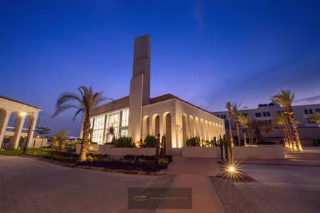 Apartment for sale in a prime location, Village West, Sheikh Zayed, 3 rooms with kitchen and air conditioning, distinctive view overlooking the sea, delivery in a few months.