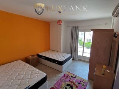 First row beachfront villa in Amwaj North Coast Village For sale fully furnished with appliances, kitchen, and air conditioning 250 square meters, con