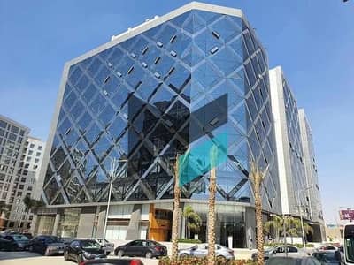 شقة للبيع في كمبوند وان قطامية، 2 غرف نوم، 125 متر مربع، شاملة الجراج، في أميز موقع داخل الكمبوند.