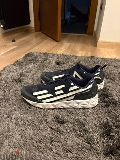EA7 original sneakers size 46 حالة ممتازة