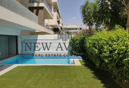 للإيجار بكمبوند ليك فيو ريزيدنس Lake View Residence شقة أرضي بجاردن خاصة إطلالة على حمام سباحة متشطبة بالكامل شاملة 6 تكييفات وجميع الأجهزة