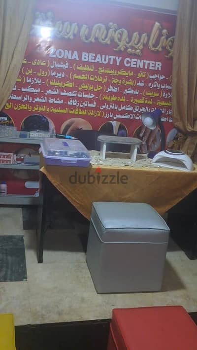 مقاعد مربعة ملونة
