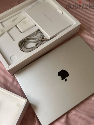 MacBook Pro 14" M2 Pro (like new)