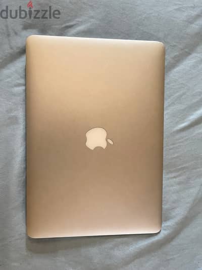 Macbook Air 13 inch - 2015 مع الكرتونة