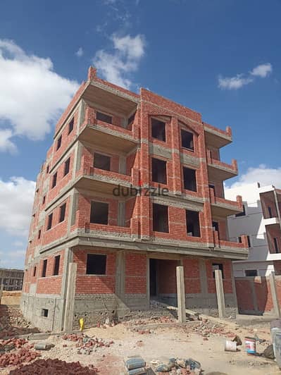 Double-faced apartment on Ismailia Road, overlooking the park of the distinguished neighborhood of Badr