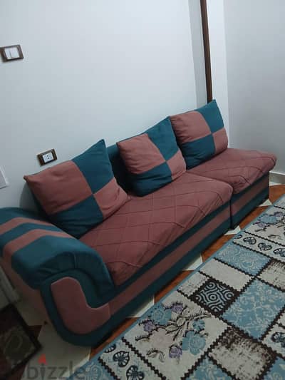 ركنه عمليه جدا خشب نظيف للبيع لعدم الاحتياج لديق المكان