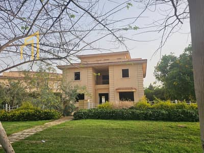 "للبيع فيلا نموذج e بموقع مميز في مدينتي فيو البحيرات متشطبه تشطيب خاص خالصه كل شي