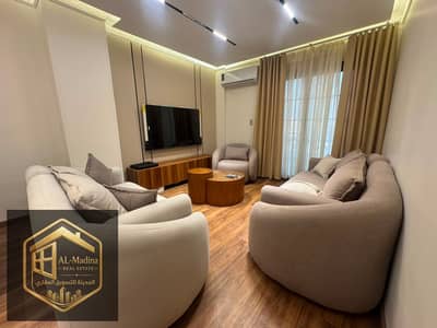 شقة اول سكن تشطيب و فرش فندقي للايجار بجانب الخدمات بالرحاب