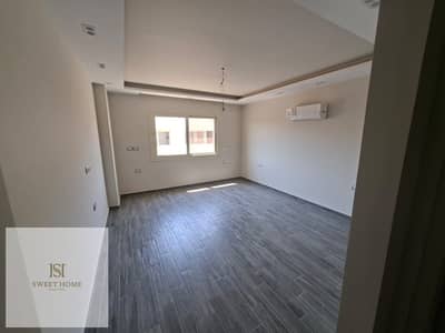شقه للايجار في تاج سلطان بالمطبخ والتكييفات اول سكن