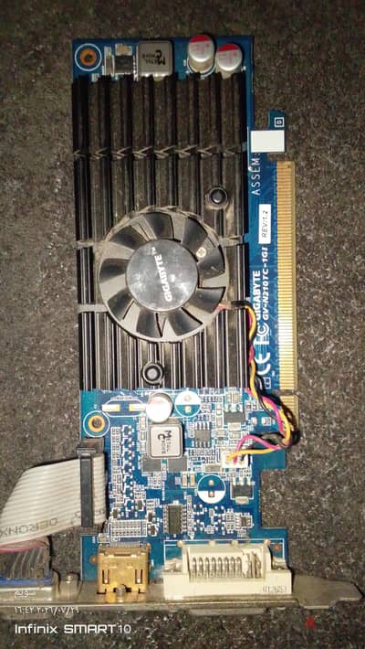 كارت شاشة بحالة ممتازة  gt 210  جيد للاستعمال  المكتبي و الخفيف