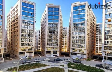 شقة للبيع في كمبوند وان قطامية – موقع مميز على دائري المعادي – دور متكرر