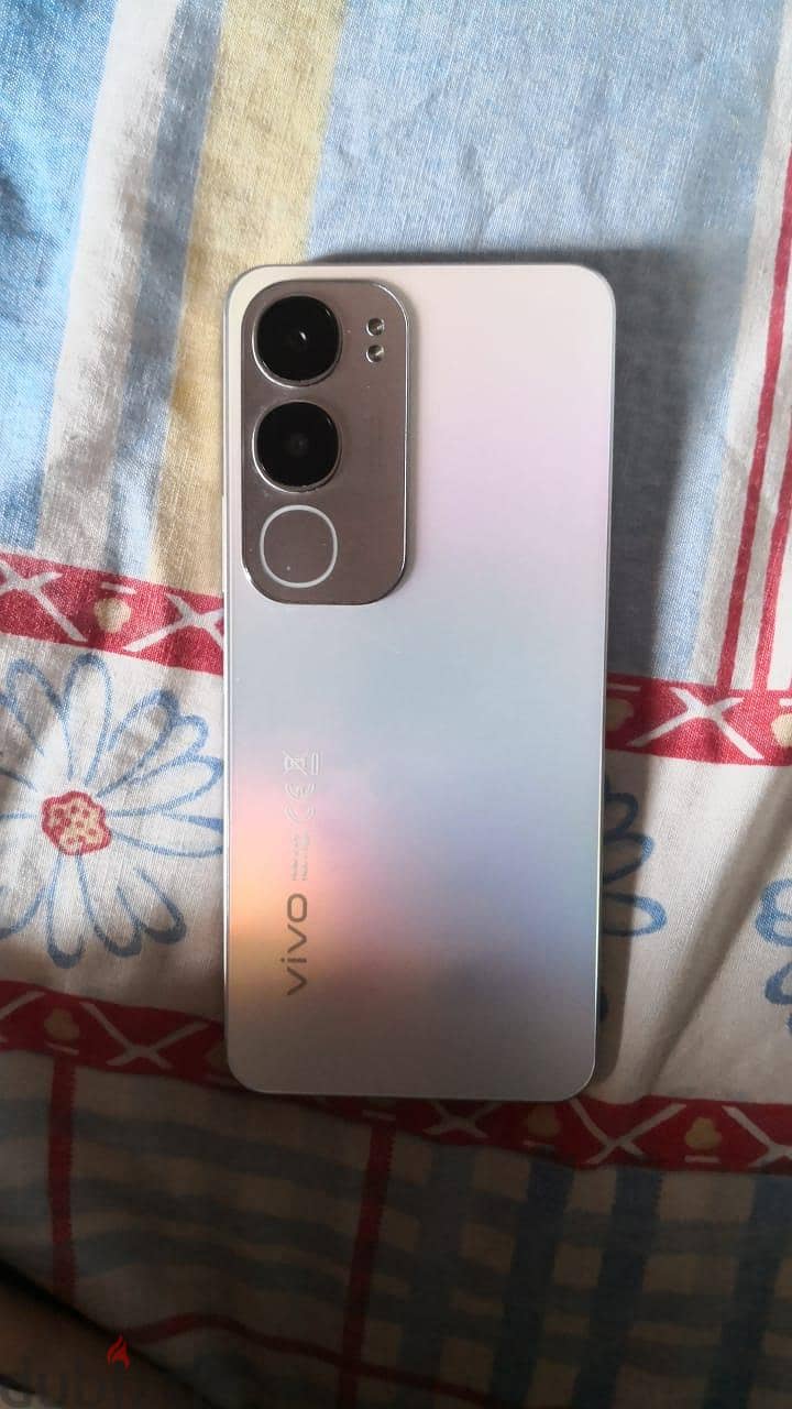 Vivo S19 1
