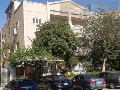 For sale, a distinctive roof apartment in Al-Banfsaj 10 Villas – Fifth Settlement, open garden view | Delivery within 3 months | Payment facilities | Location: Al-Banfsaj 10 Villas – 