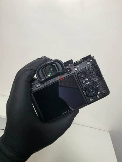 Sony a7iii + Viltrox 20mm/f2.8 + 2 memory cards