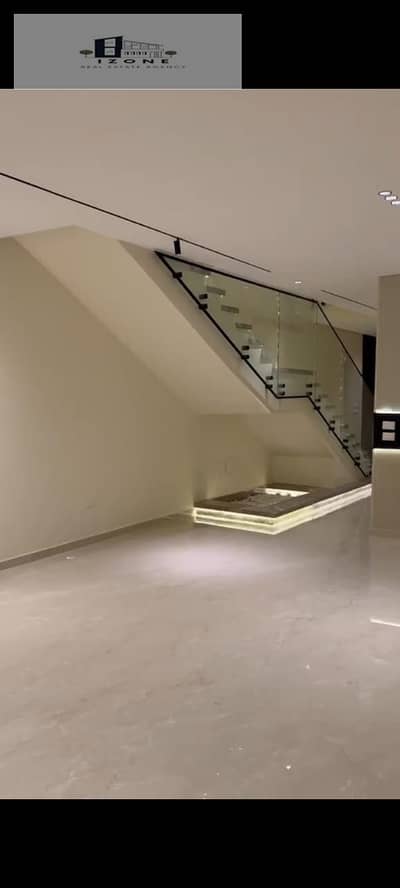 دوبلكس للإيجار أول سكن في هايد بارك Hyde Park New Cairo 274 متر وحديقة 106 متر 4 غرف نوم مطبخ وتكييفات