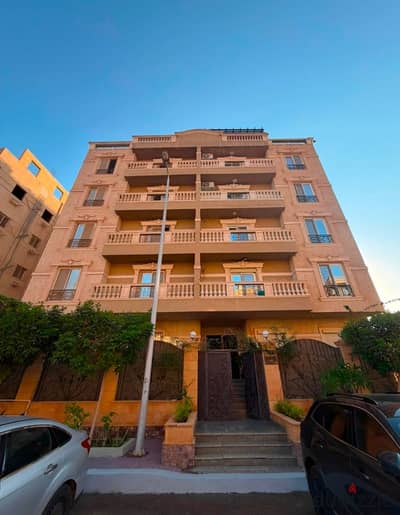 A distinctive apartment for sale opposite 90th Street and the American University.