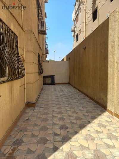 Apartment with a private entrance suitable for administrative headquarters in the first gathering, steps to Ninety and the banking area