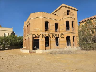 لسرعة البيع تم تخفيض السعر فيلا مستقلة - 1067 م² أرض- ويست جيت هيلز - إطلالة مباشرة على المحور وميدان جهينة
