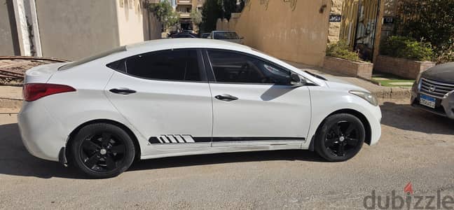 هيونداي إلينترا 2012