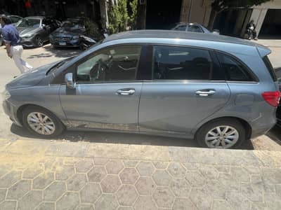 Mercedes-Benz B180 2013