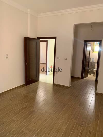 A apartment suitable for newlyweds in the First Gathering, Violet Villas, high-end finishing