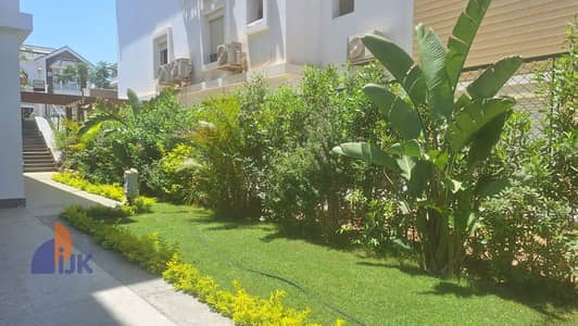A distinctive villa for sale, ready for immediate occupancy, finished to an ultra-super-lux standard, in Mountain View Chillout Park, in the heart of