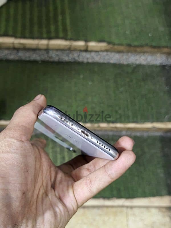 إيفون x مساحة ٢٥٦ بطاريه ١٠٠% بالعلبه 5