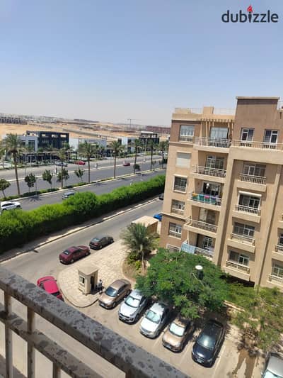 لايجار قانون بمدينتي 133م بمرحله b11    بحري , دور خامس   قريبه جدا من الكرفت زون   امام الاستريب مول   تشطيبات خاصه بنا تعديل بالمطبخ تم فتحة علي الر