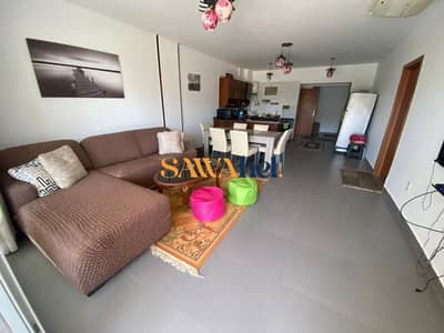 Chalet for sale in Amwag at a bargain price from the original owner, 3 rooms including a master room with furniture, appliances, and air conditioners. Immediate delivery, very close to the sea in Amwag, North Coast.
