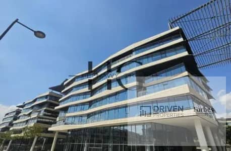 مكتب إداري فاخر للإيجار في ذا بوليجون سوديك بيفرلي هيلز الشيخ زايد تشطيب كامل         The Polygon SODIC Beverly Hills Sheikh Zayed