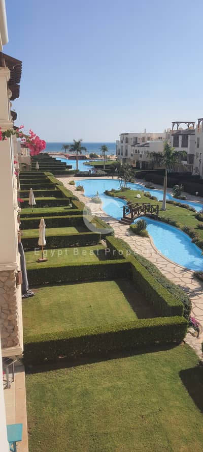 لقطة بنتهاوس فيو بحر وحمام سباحة متشطب بالتكييفات استلام فوري للبيع في بلو بلو العين السخنة